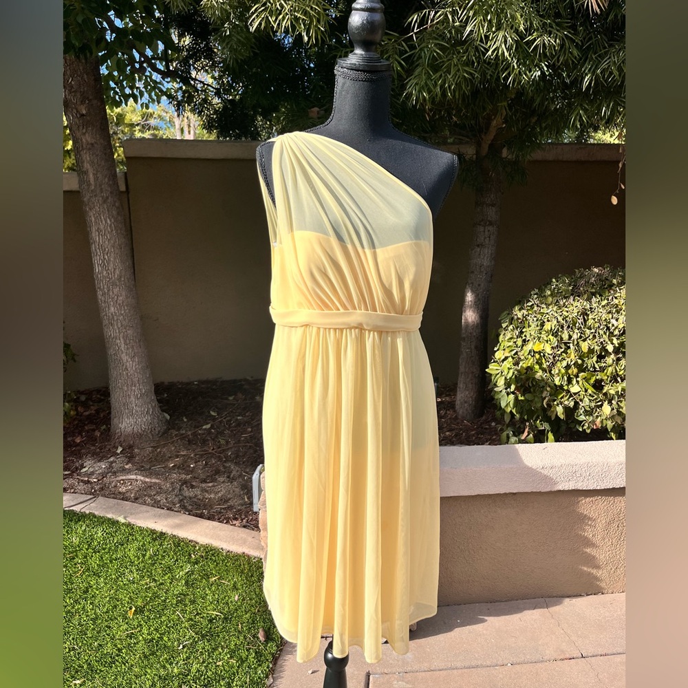 David’s Bridal Yellow formal dress one shoulder